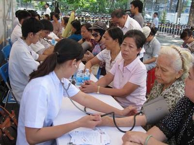 Tích cực đẩy mạnh công tác chăm sóc người cao tuổi